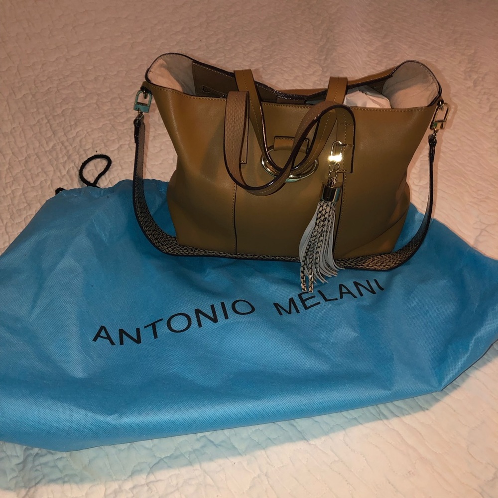 Gently used Antonio Melani tan leather purse. In “like new condition”